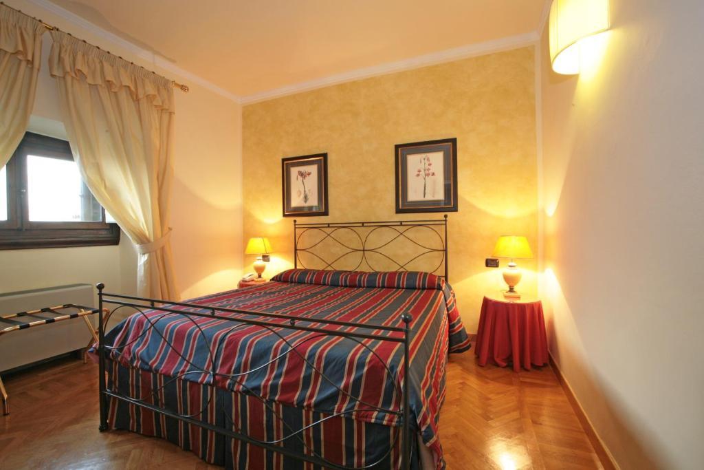 Palazzo Gamba Apartments Al Duomo Florenz Zimmer foto
